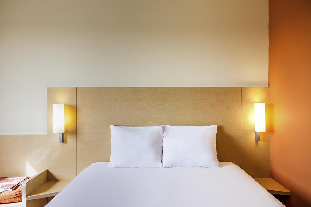 Hotel Ibis Guingamp Coeur De Bretagne Ploumagoar Номер фото