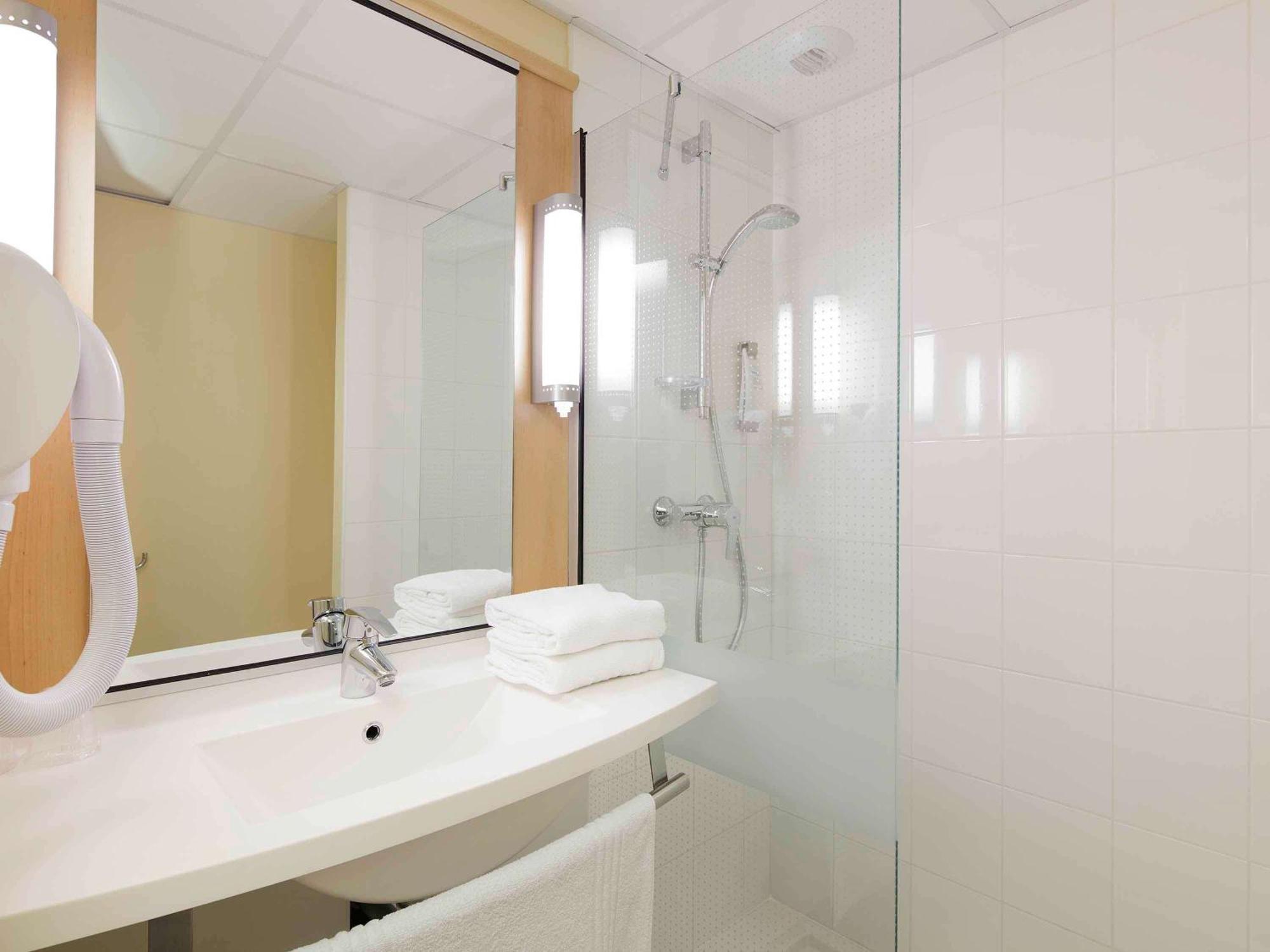 Hotel Ibis Guingamp Coeur De Bretagne Ploumagoar Номер фото
